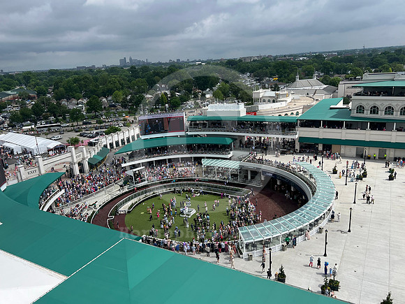 churchill_downs_paddock10