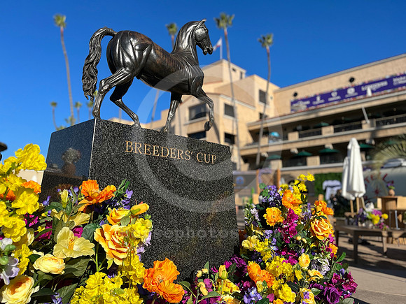 breeders_cup_statue_2024_01