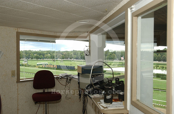 raceannouncer01_hr