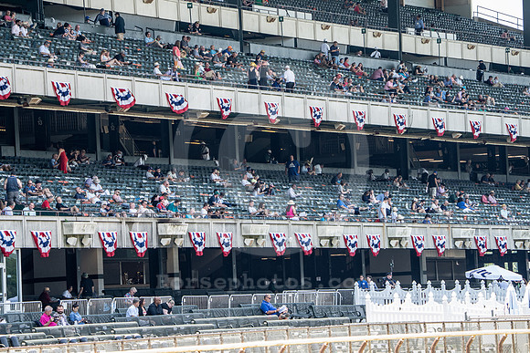 belmont_grandstand_crowd50