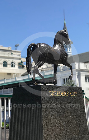 breederscupstatue35_rn