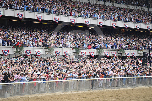 belmontpark_crowd28_bn