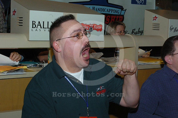nhc05_cheering01_hr