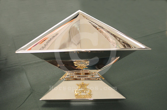 triplecrowntrophy12_hr