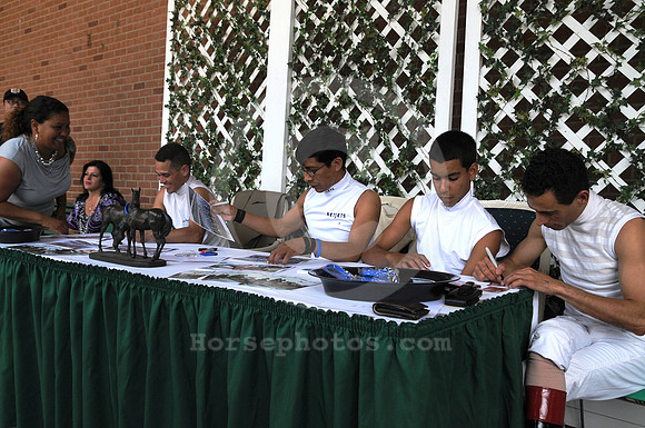 belmont10_jockeysigning08_me