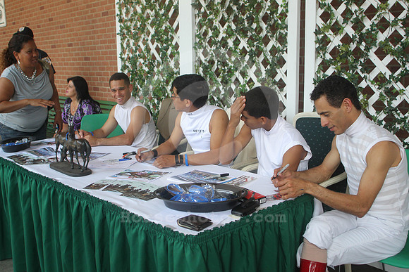 belmont10_jockeysigning10_dk