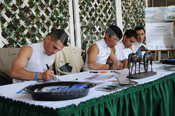 belmont10_jockeysigning02_me