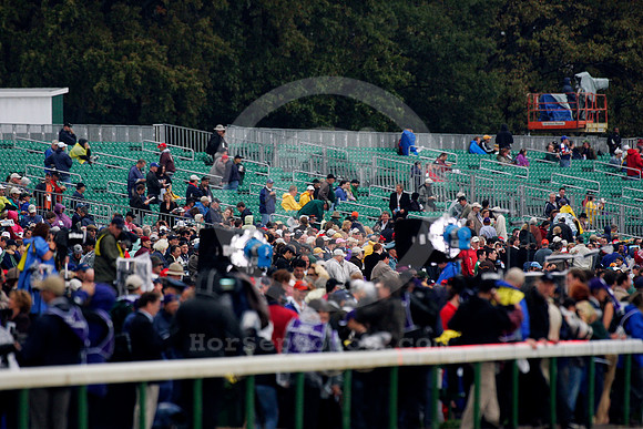 bc07crowd02_ae