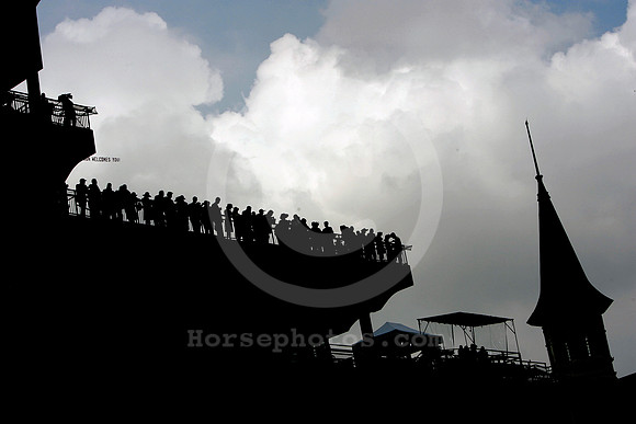 2007kentuckyderbycrowd01