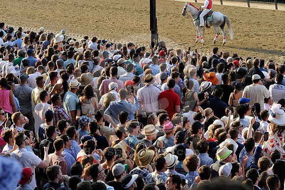 belmontcrowd23_hr