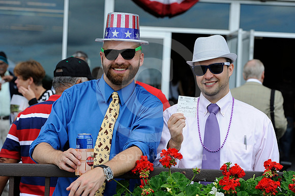 belmont_fans02_hr