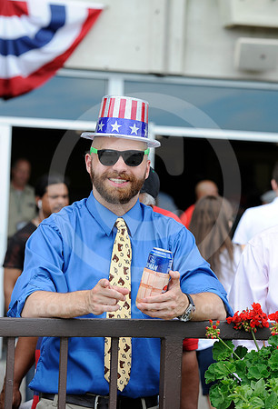 belmont_fans04_hr