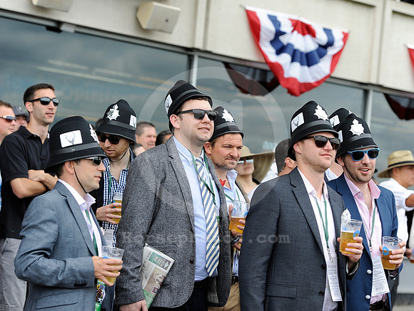 belmont_fans03_hr