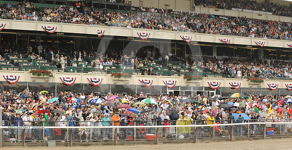 belmont_crowd_2011_02_me