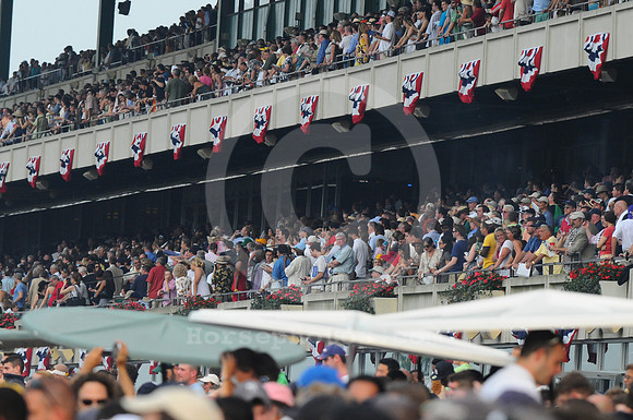 belmontparkracetrack_crowd02_jd