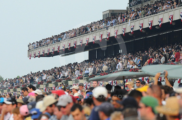 belmontparkracetrack_crowd01_jd