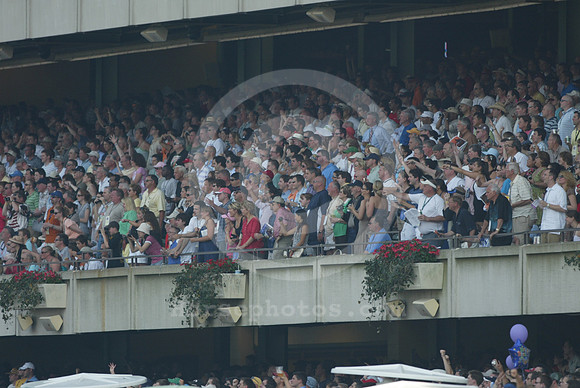 belmontparkracetrack_crowd04