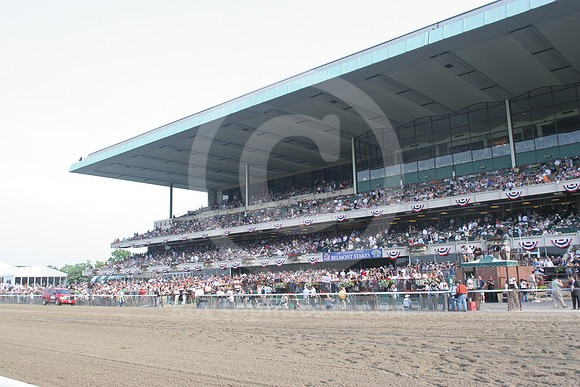 belmontparkracetrack_crowd05_cp