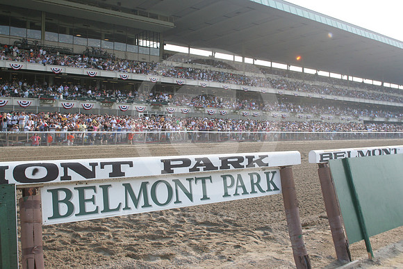 belmontparkracetrack_crowd06_cp