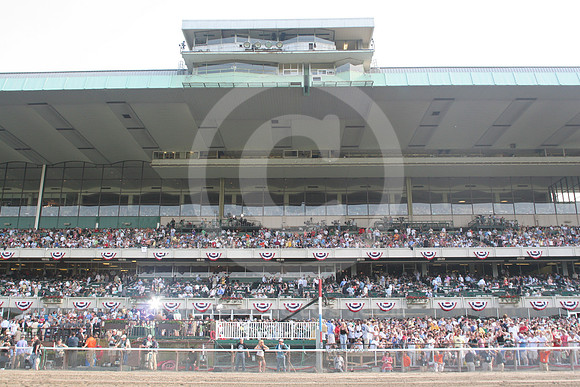 belmontparkracetrack_crowd07_cp