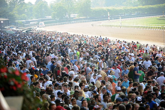 belmontparkracetrack_crowd30_jd