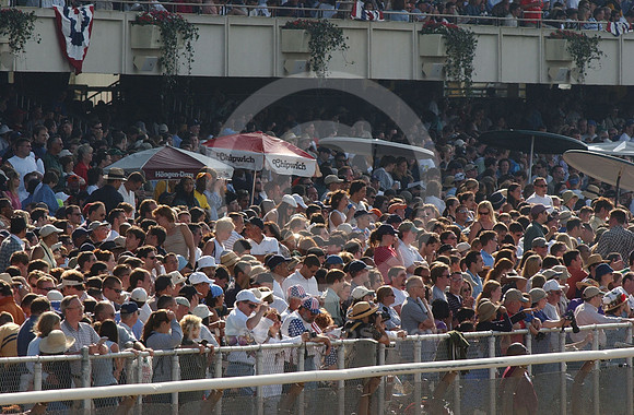 belmont_crowd02_jd
