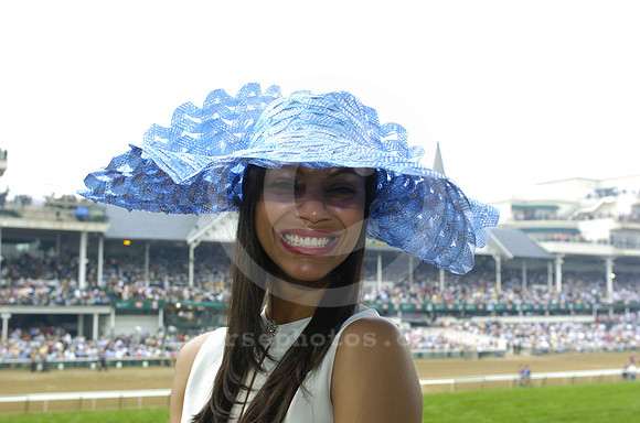 zoesaldana05_hr