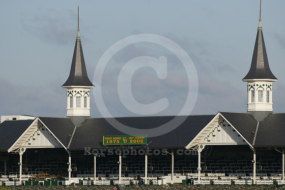 Churchilldowns_spires30