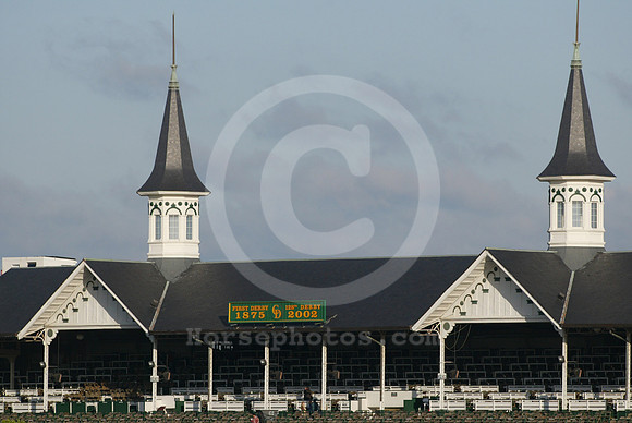 churchilldowns_spires90