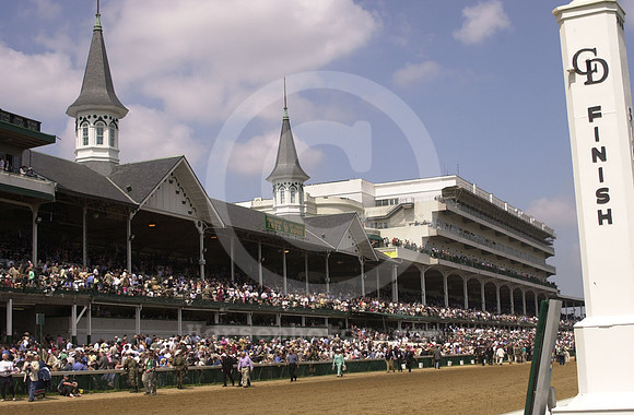 Churchilldowns_spires103