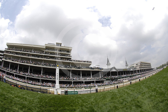 Churchilldowns_spires107