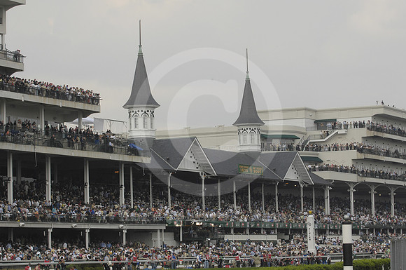 Churchilldowns_spires110