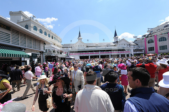 Churchilldowns_spires114