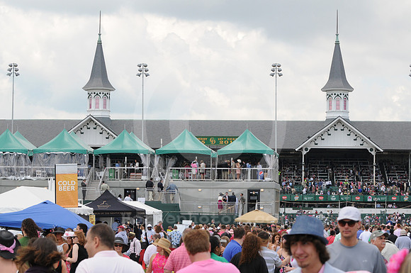 Churchilldowns_spires115