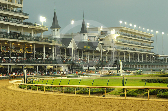 Churchilldowns_spires125