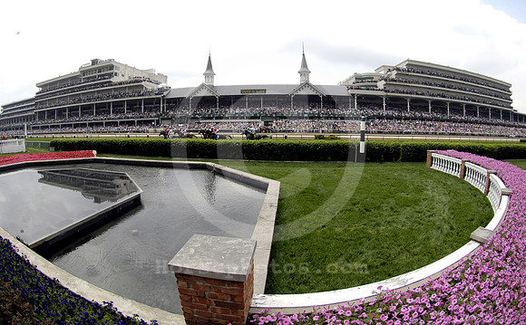 churchilldowns_spires128