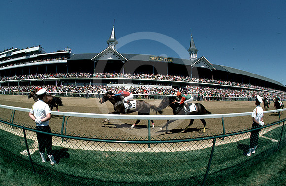 churchilldowns_spires136