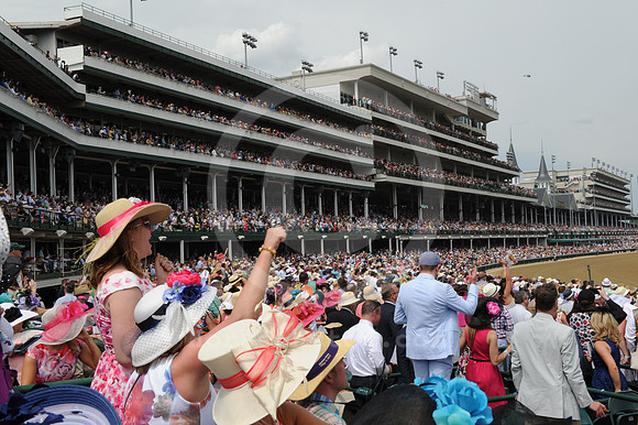 churchilldowns_spires147