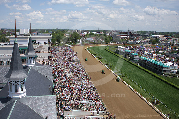 churchilldowns_spires152