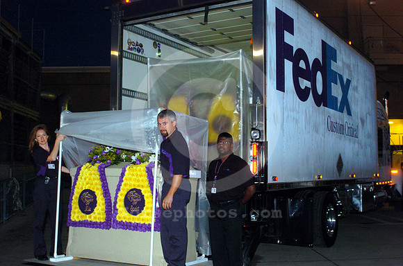 bc04_fedex_flowers01_hr