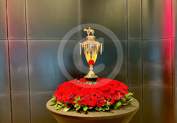 2024_kentucky_derby_trophy06