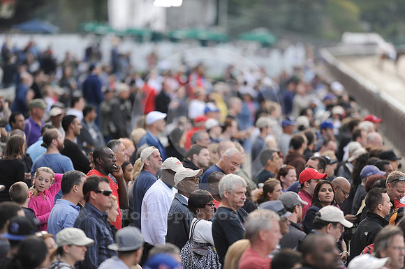 belmont_crowd_60_hr