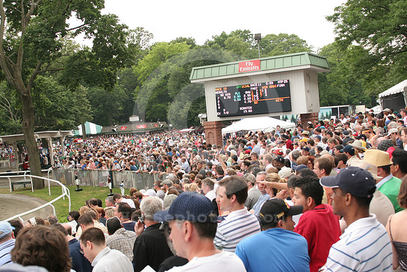 belmontcrowd05_cp