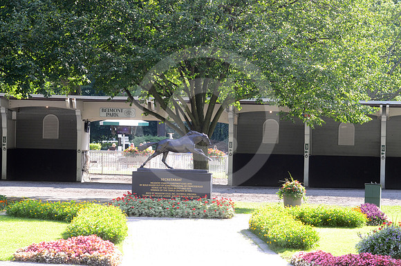 secreteriatstatue19_hr