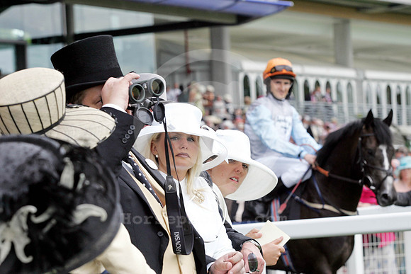 ascot_crowd08_fs