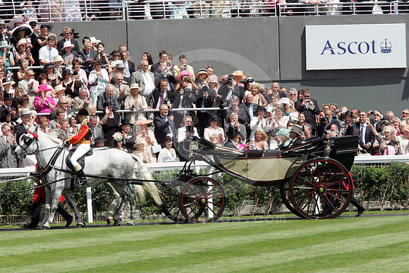 ascot_crowd18_fs