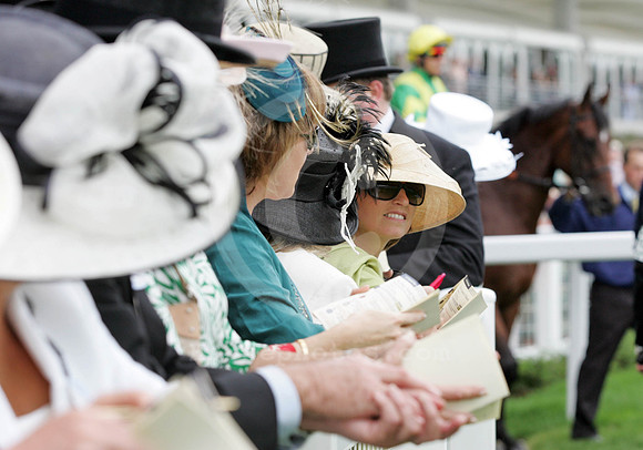ascot_crowd09_fs