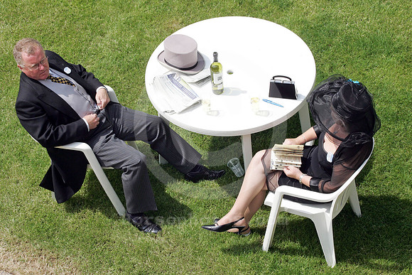 ascot_crowd04_fs