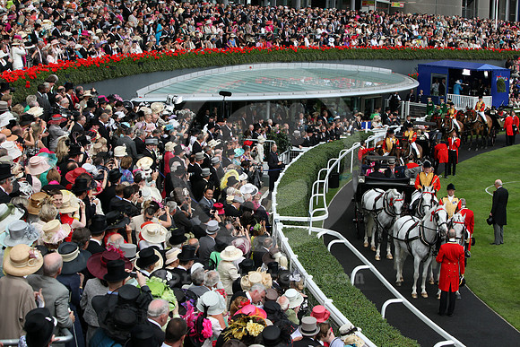 ascot_audience_grandstand100_fs