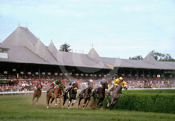 saratoga racing action